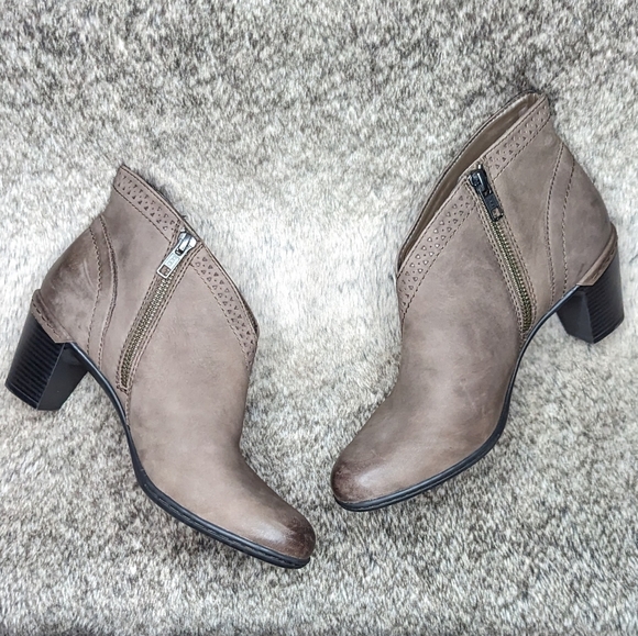 Rockport Cobb Hill Collection Rashel V-Cut Boot Women's 7 - Picture 7 of 9